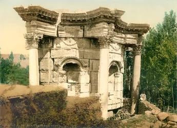 Der einzigartige Rundtempel in Baalbek, bekannt als Venustempel, ca. 1880-1900